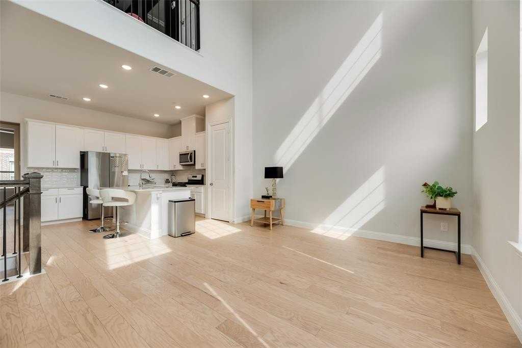 8102 Foraker St - Photo 4 of 20