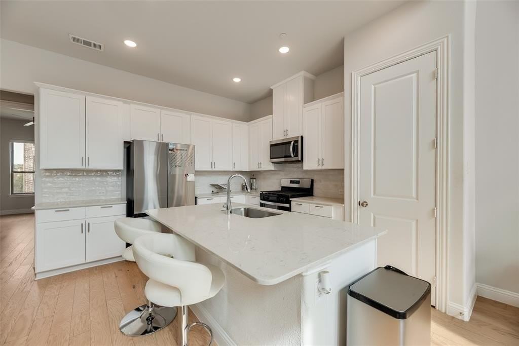 8102 Foraker St - Photo 6 of 20