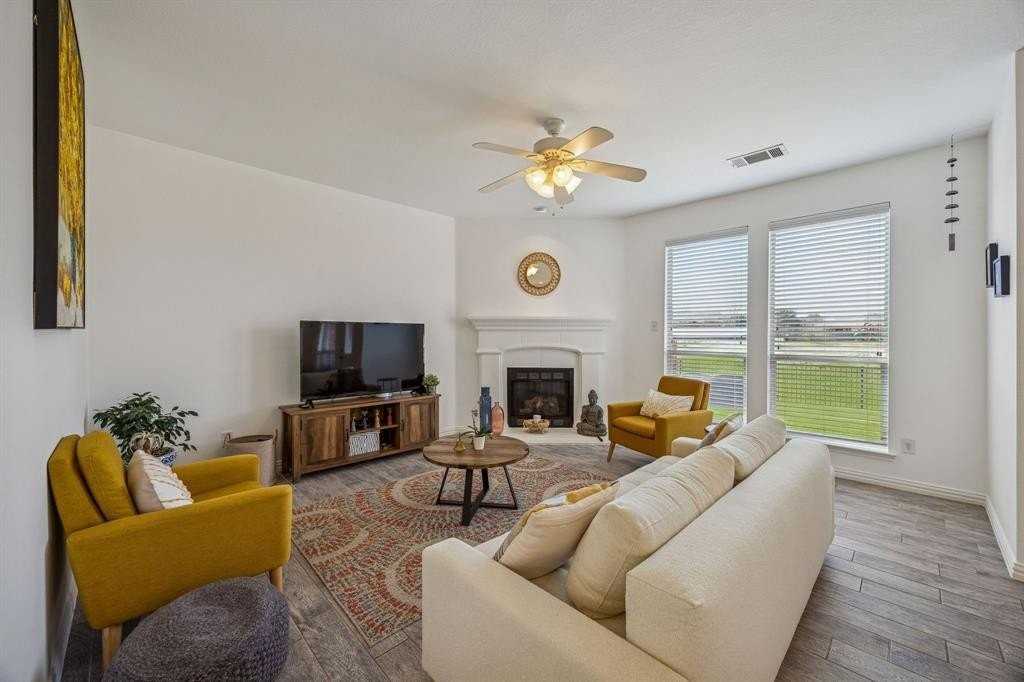 12861 Farmington Dr - Photo 2 of 25