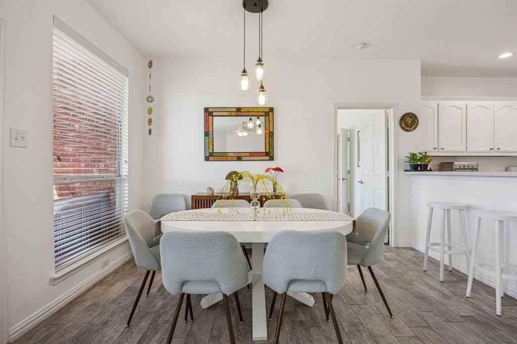 12861 Farmington Dr - Photo 5 of 25