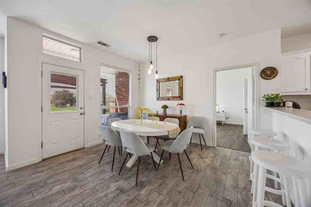 12861 Farmington Dr - Photo 6 of 25