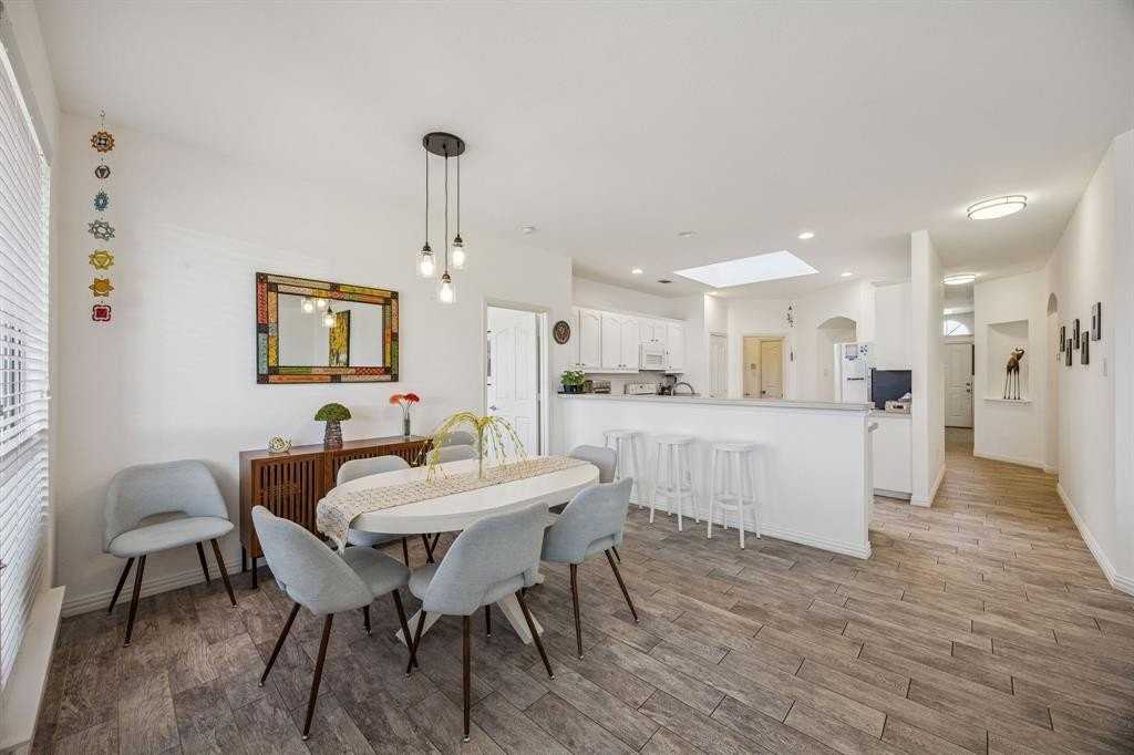 12861 Farmington Dr - Photo 7 of 25