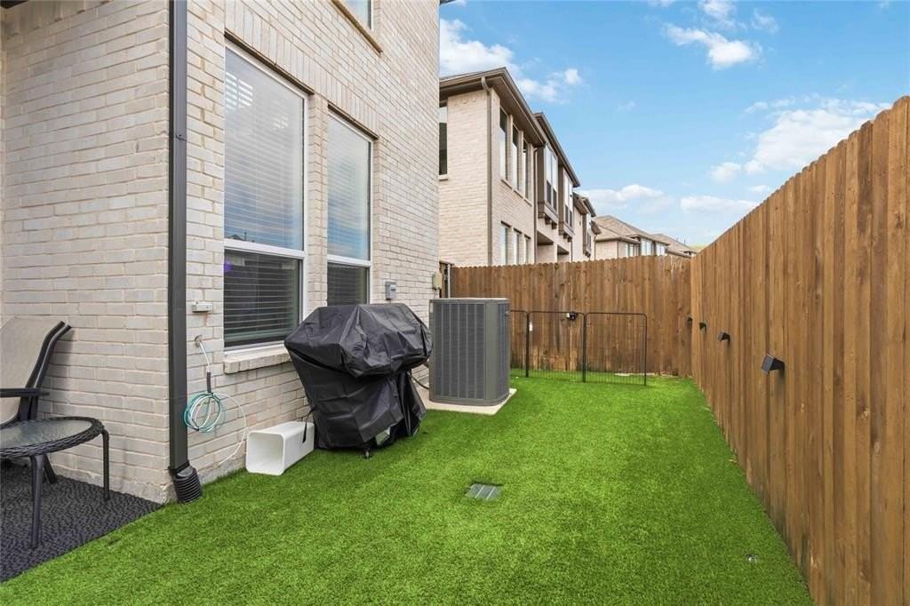 1128 Queensdown Way - Photo 2 of 25