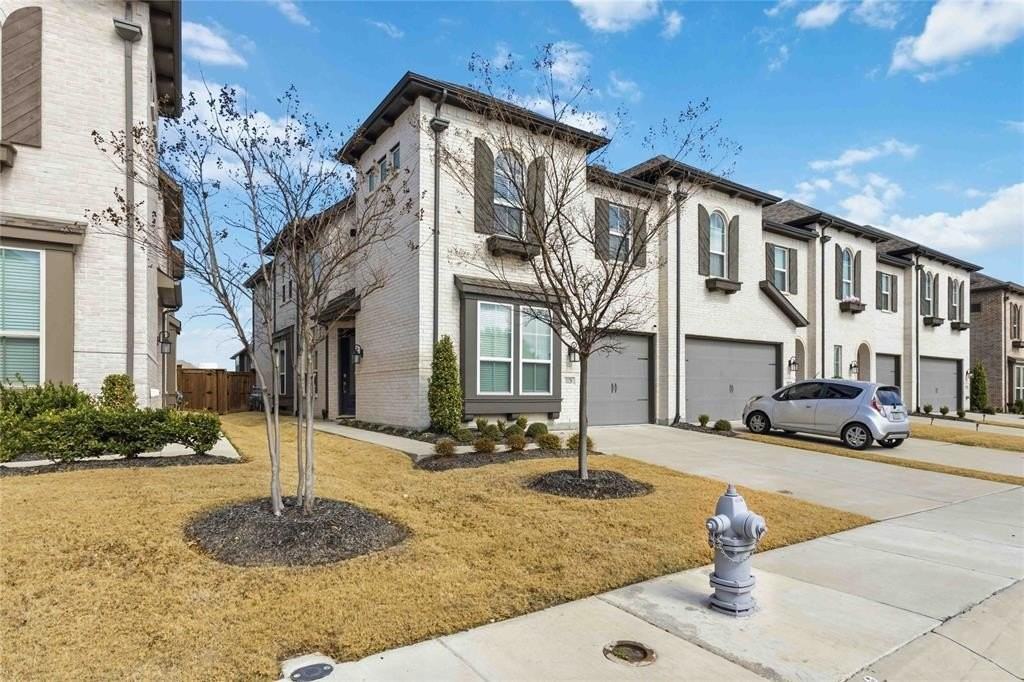 1128 Queensdown Way - Photo 4 of 25