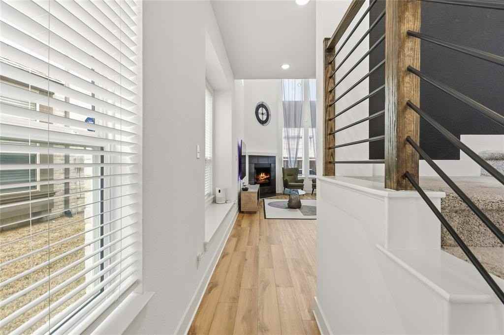 1128 Queensdown Way - Photo 7 of 25