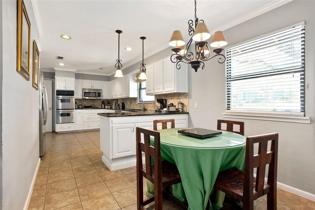 4224 Westmont Ct - Photo 7 of 32