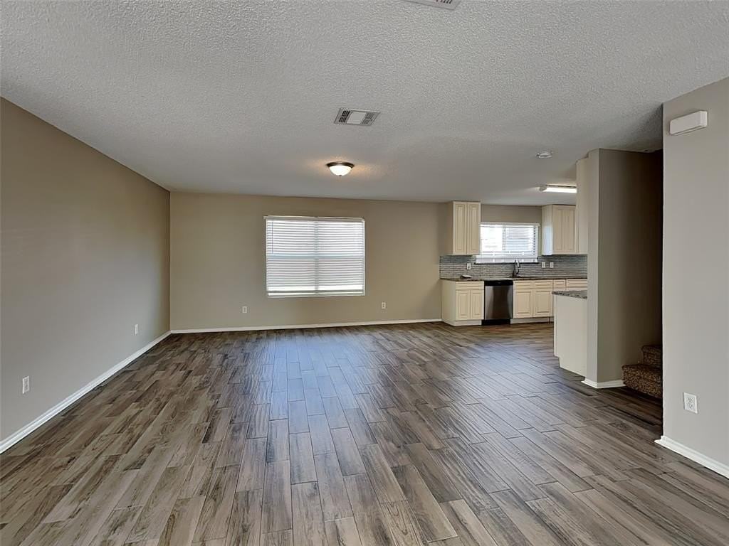 360 Blairwood Dr - Photo 3 of 17