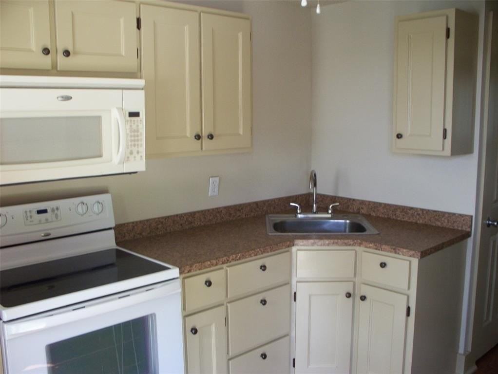 705 South St #A - Photo 4 of 7