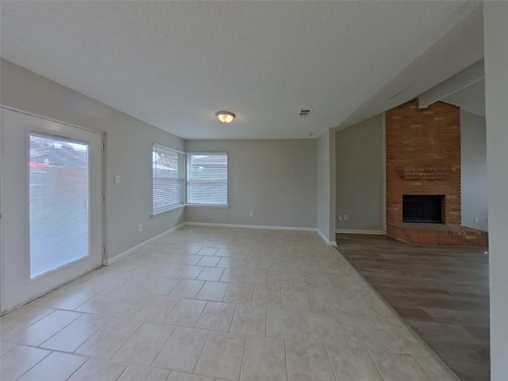 2674 Steppington St - Photo 5 of 18