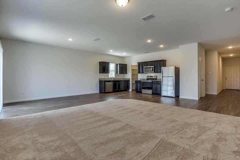 1815 Wolf Run - Photo 3 of 11