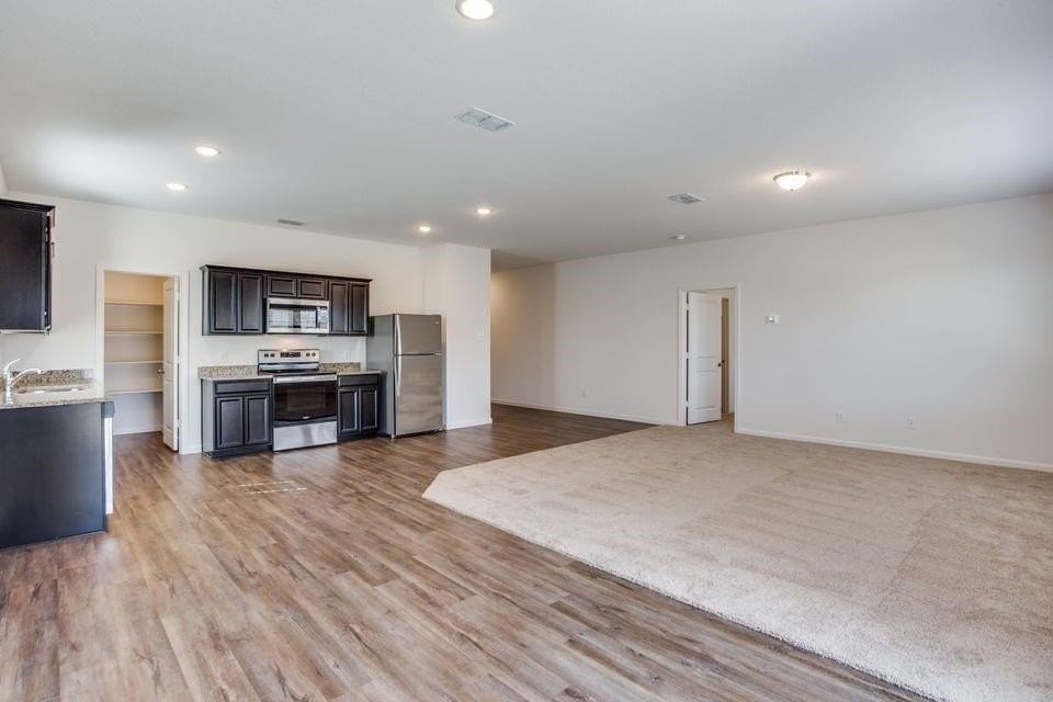 1815 Wolf Run - Photo 4 of 11