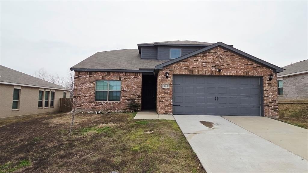 744 Keeneland Dr - Photo 2 of 23