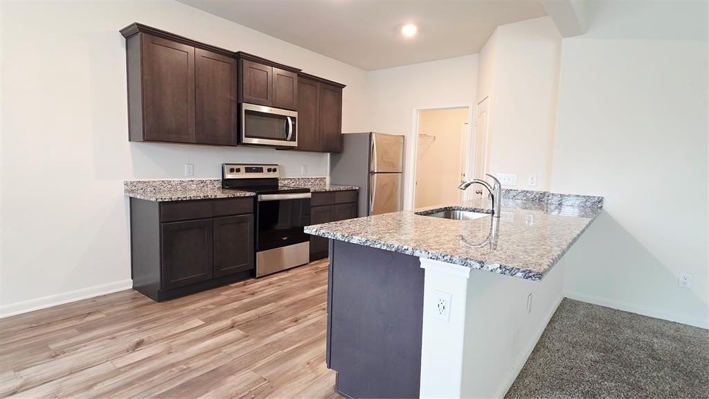 744 Keeneland Dr - Photo 5 of 23