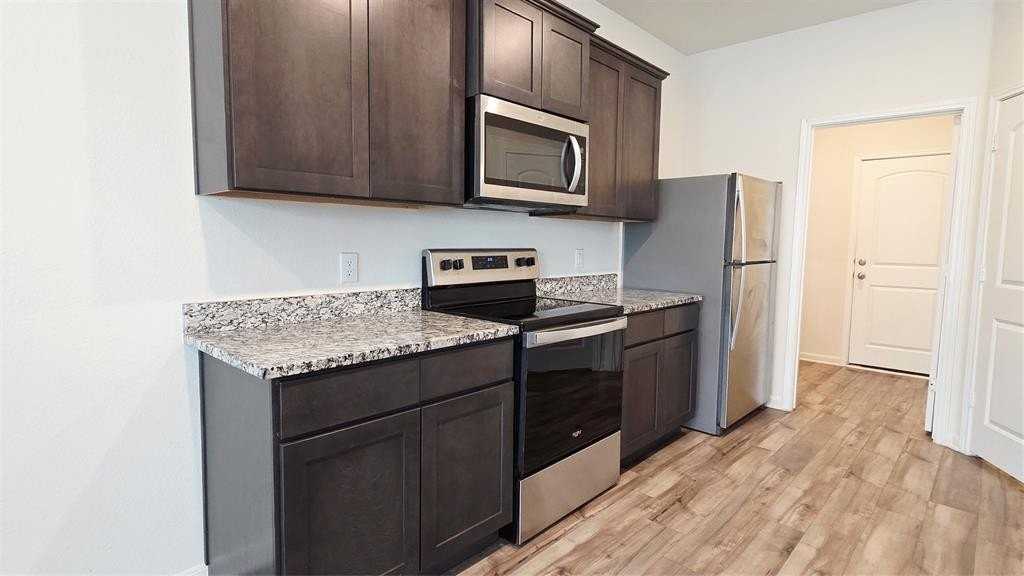 744 Keeneland Dr - Photo 6 of 23