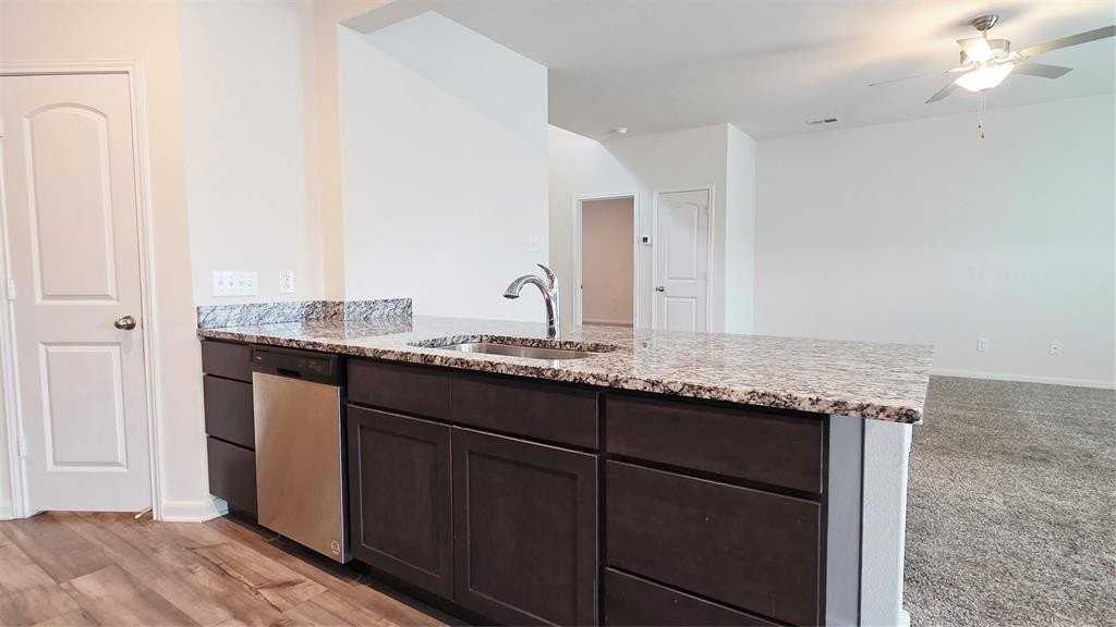 744 Keeneland Dr - Photo 7 of 23