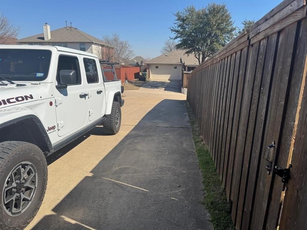 1326 Greenhaven Dr - Photo 2 of 17