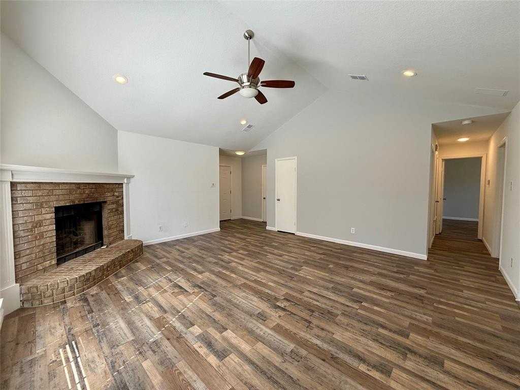 2611 Fountainview Dr - Photo 4 of 23