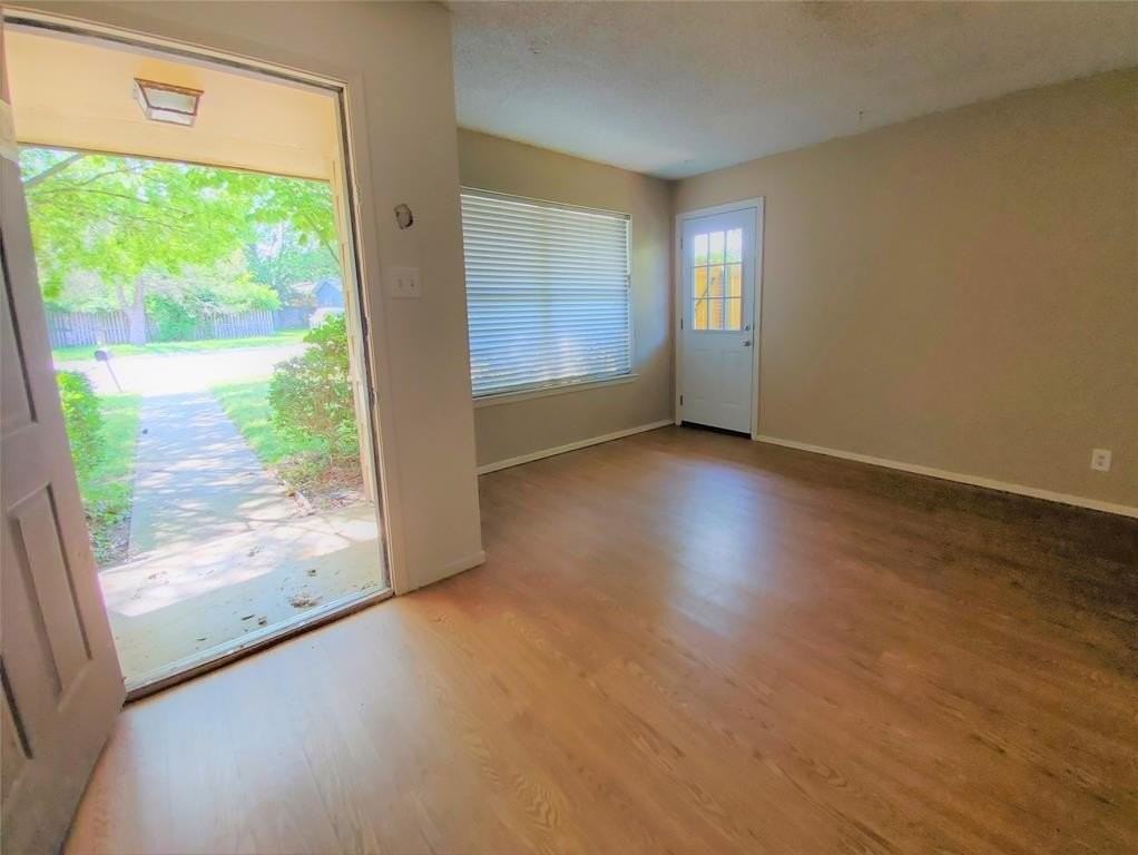 1002 Mulkey Ln - Photo 2 of 19