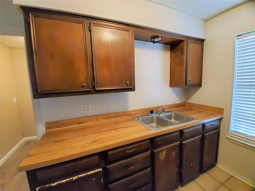 1002 Mulkey Ln - Photo 7 of 19