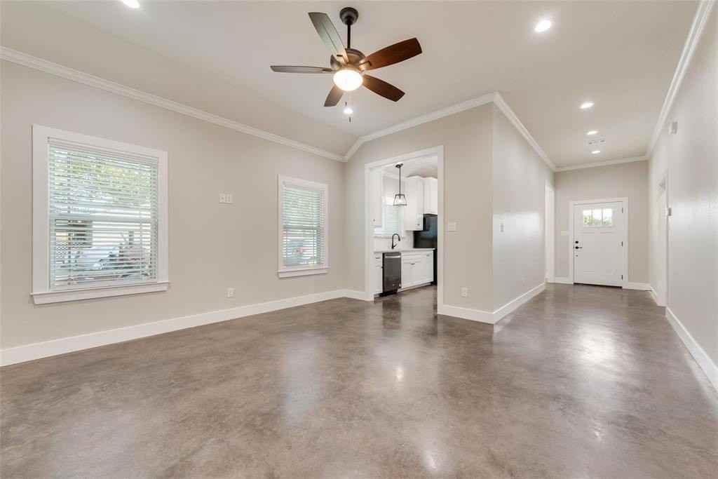 905 S Smith St - Photo 3 of 20