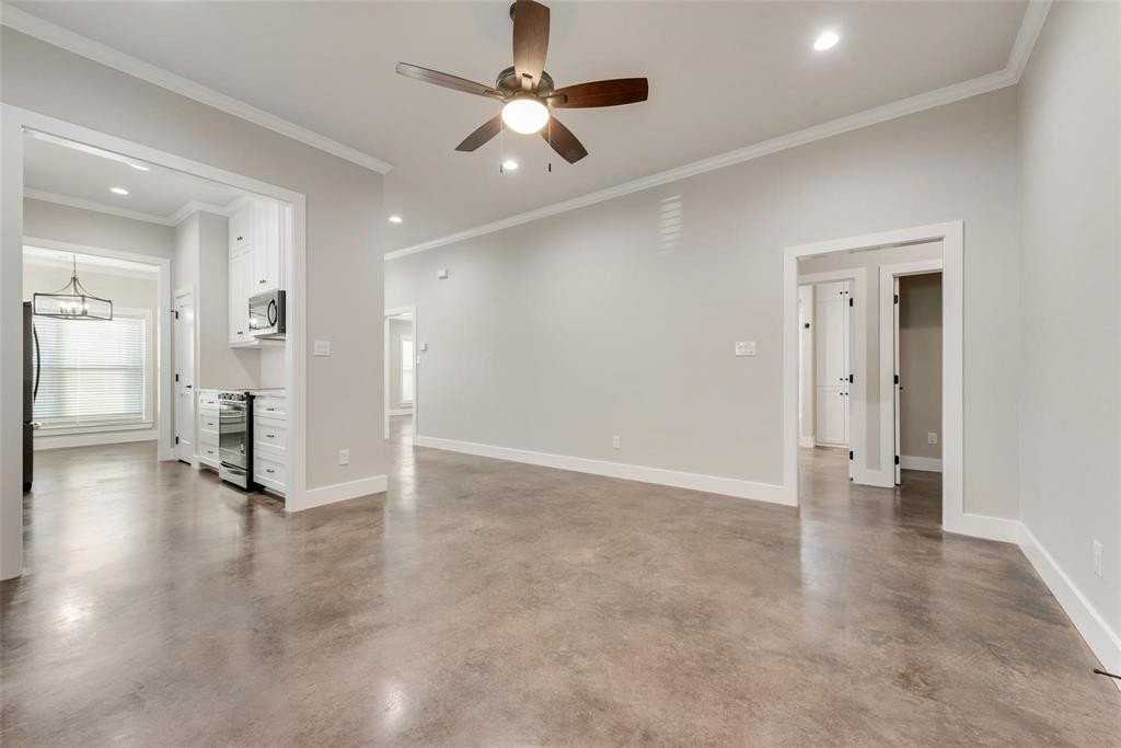 905 S Smith St - Photo 4 of 20