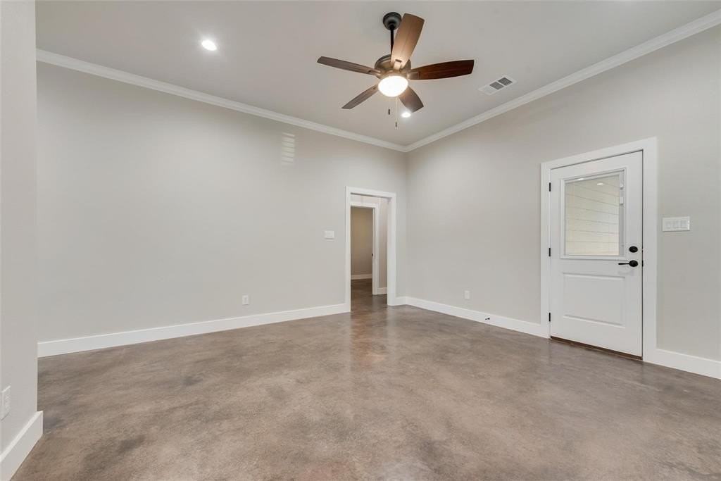 905 S Smith St - Photo 7 of 20