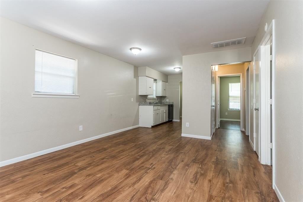 705 W Belknap St #A - Photo 5 of 20