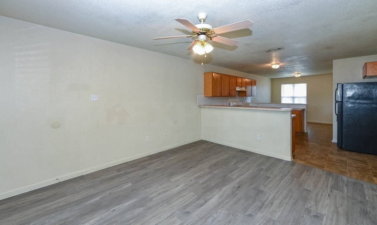 308 S 40th St #D - Photo 5 of 24