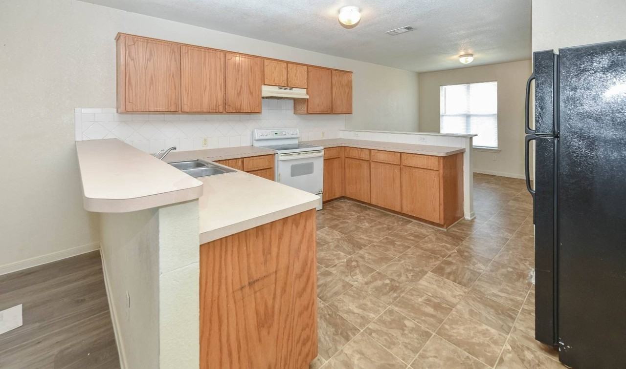 308 S 40th St #D - Photo 6 of 24