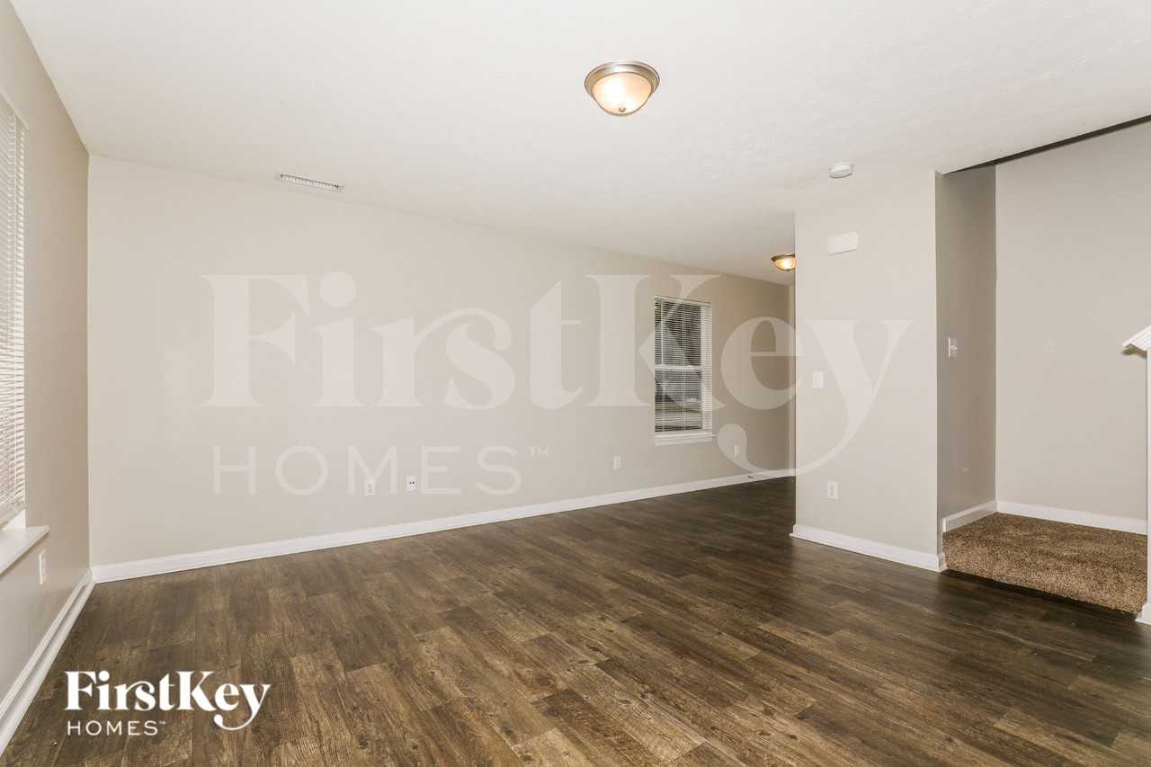 8036 Fisher Bend Dr - Photo 3 of 16