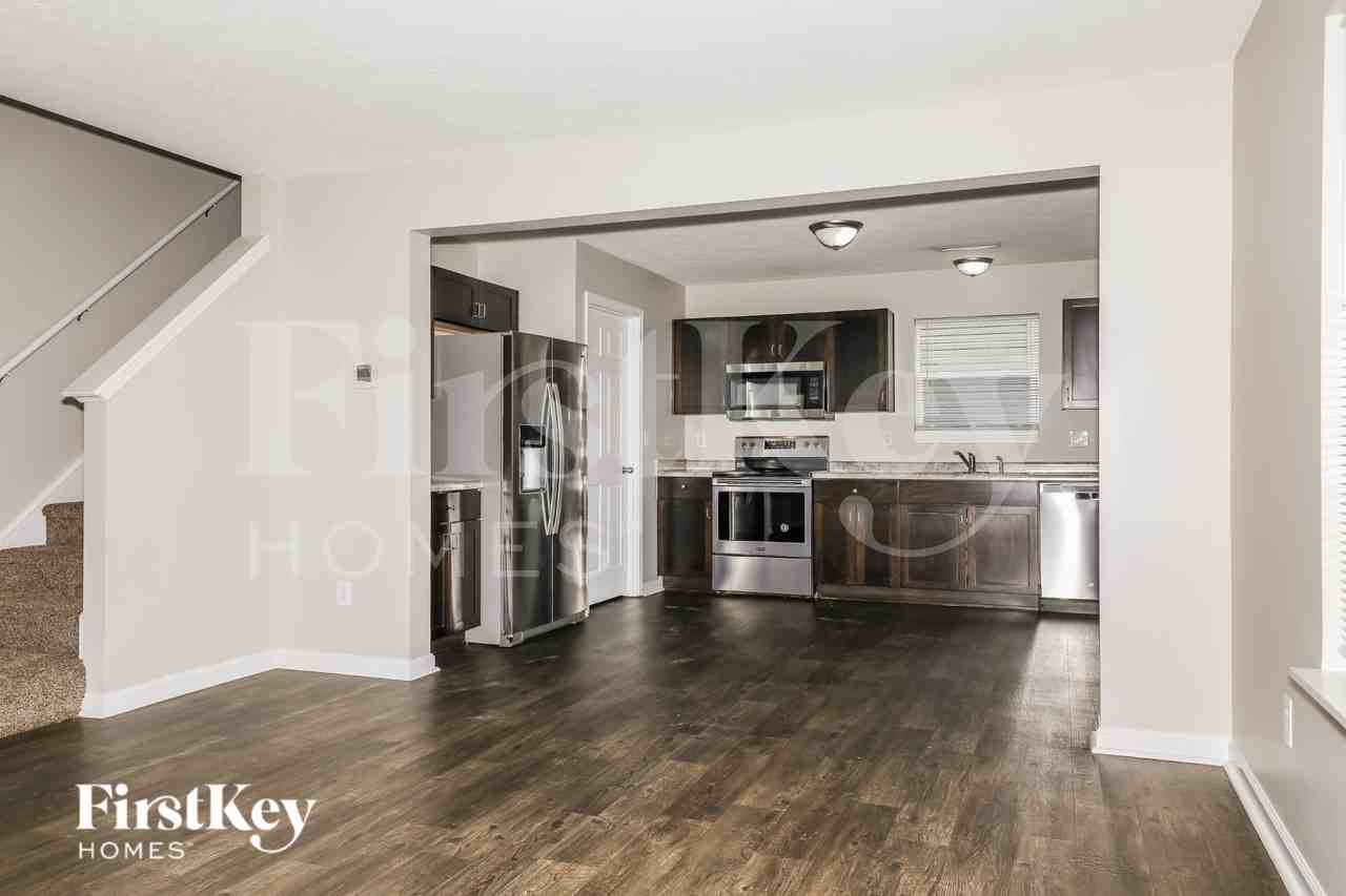 8036 Fisher Bend Dr - Photo 4 of 16