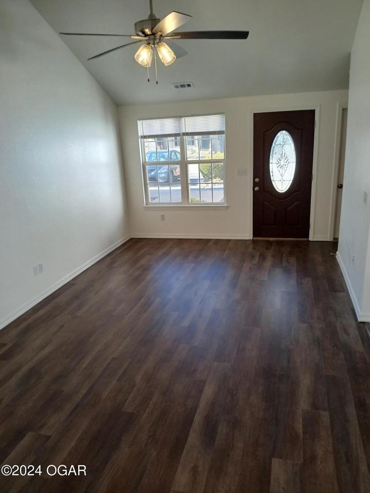 3211 Finley Ave - Photo 2 of 8