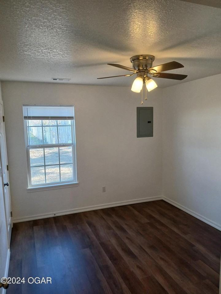 3211 Finley Ave - Photo 7 of 8