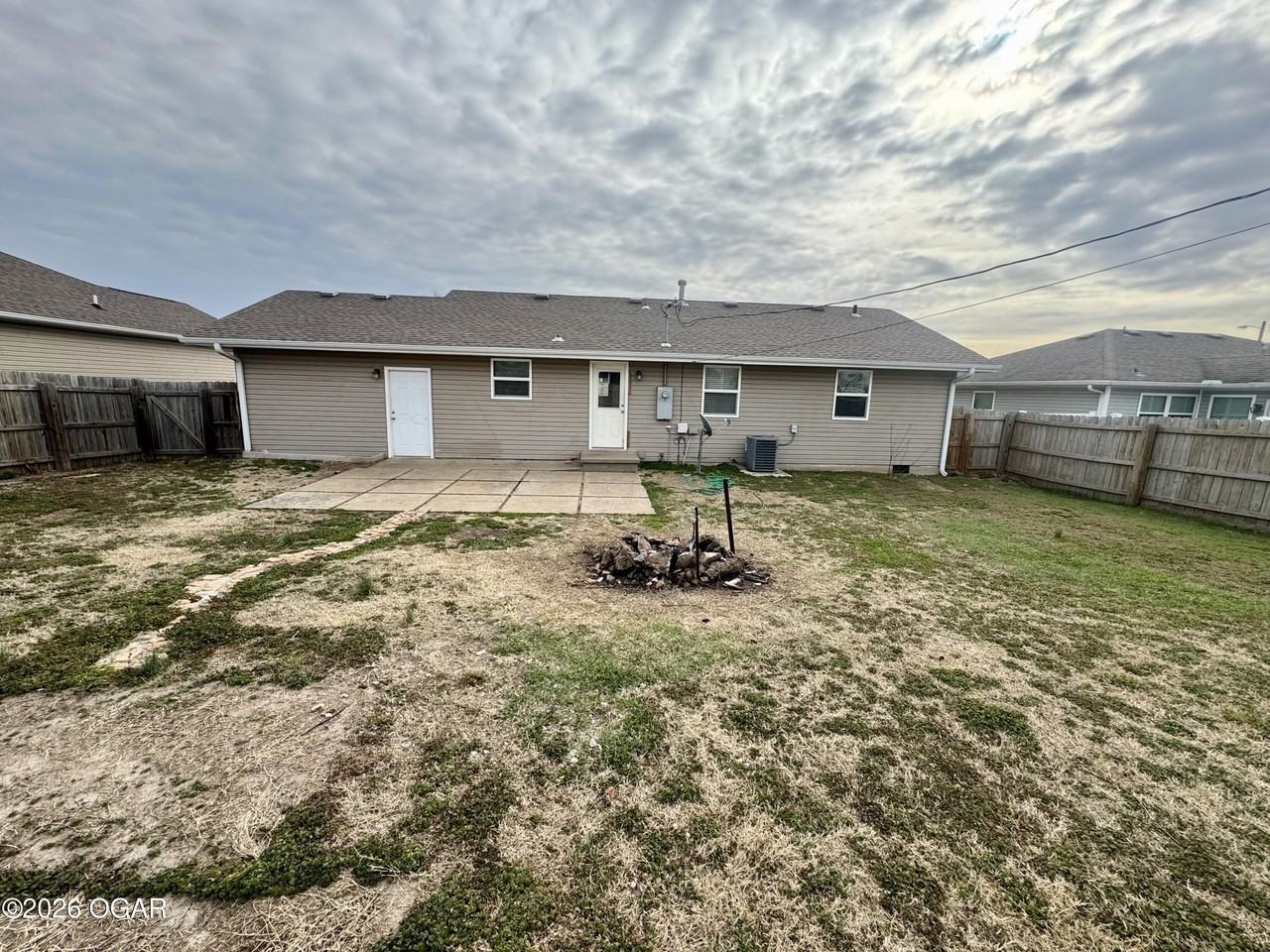 1824 Kansas Ave - Photo 3 of 18