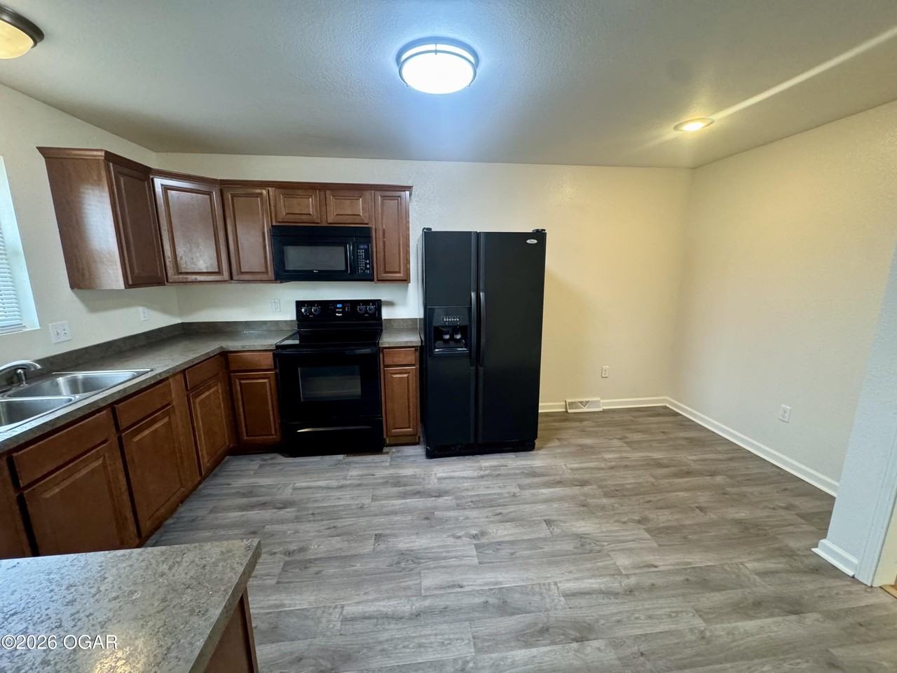 1824 Kansas Ave - Photo 5 of 18