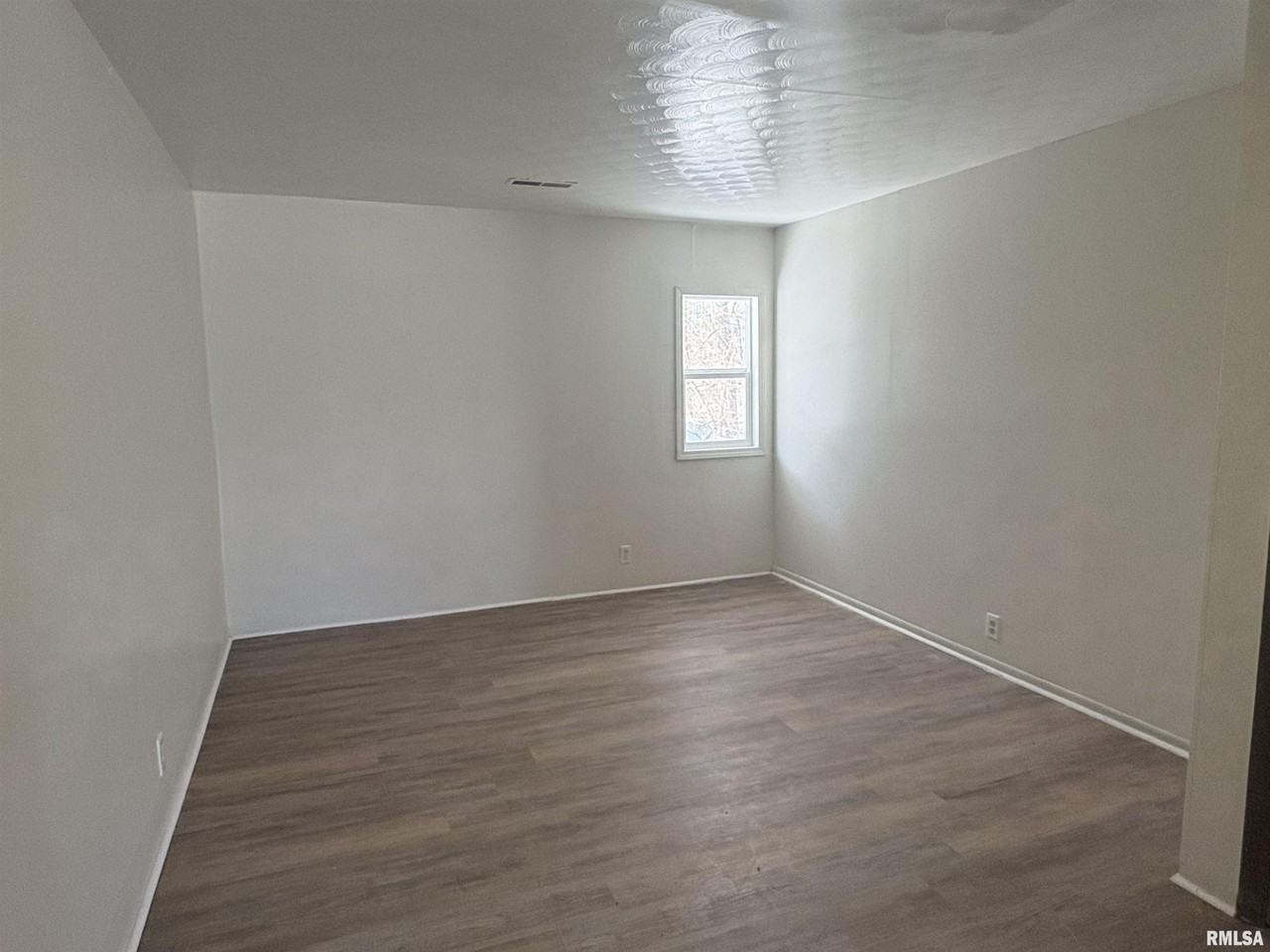 2719 W Radan Ct Apt 6 - Photo 2 of 13