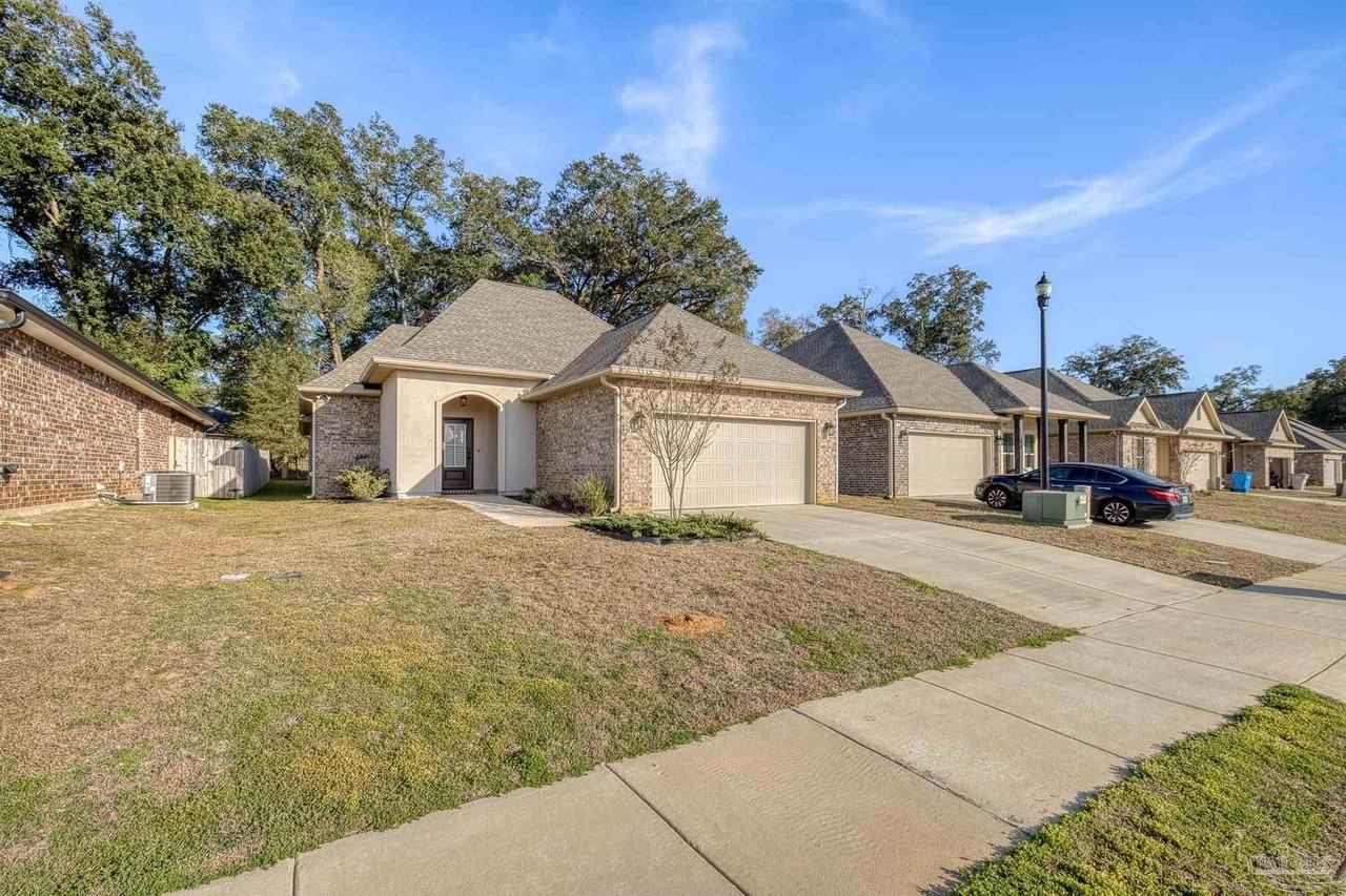 4709 Sago Palm Cir - Photo 2 of 50