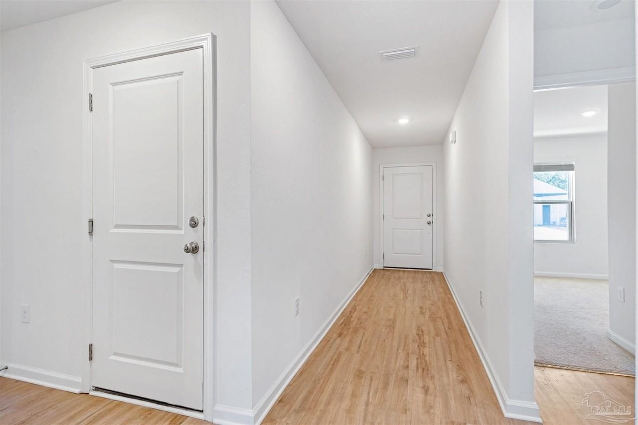 4635 Carlstrom Ln - Photo 3 of 20