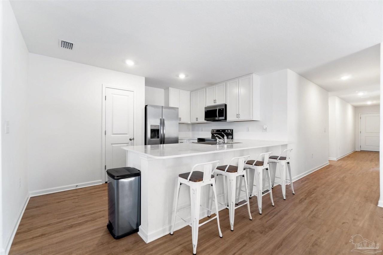 4635 Carlstrom Ln - Photo 5 of 20