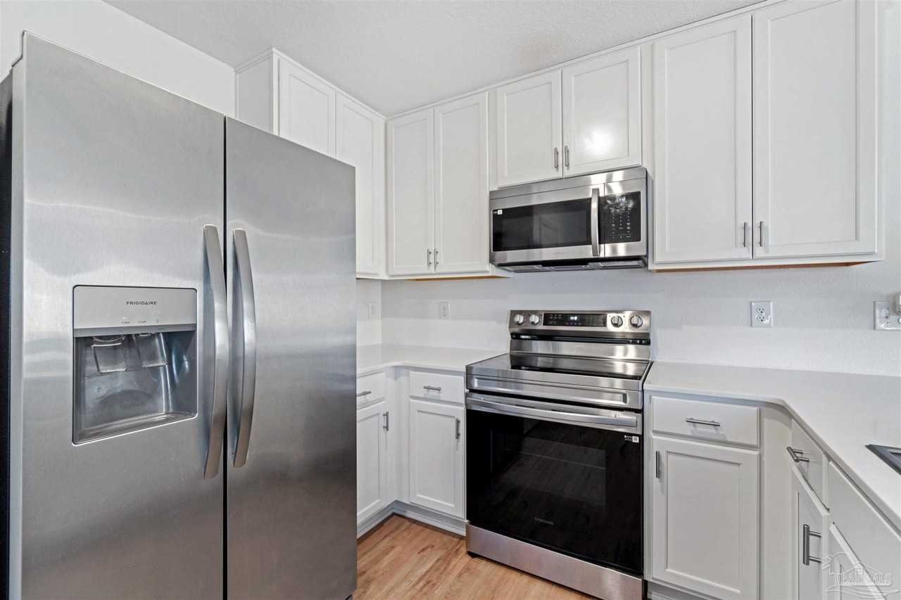 4635 Carlstrom Ln - Photo 6 of 20