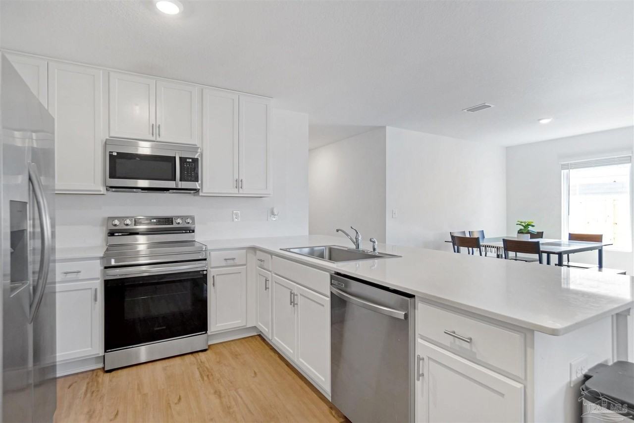 4635 Carlstrom Ln - Photo 7 of 20