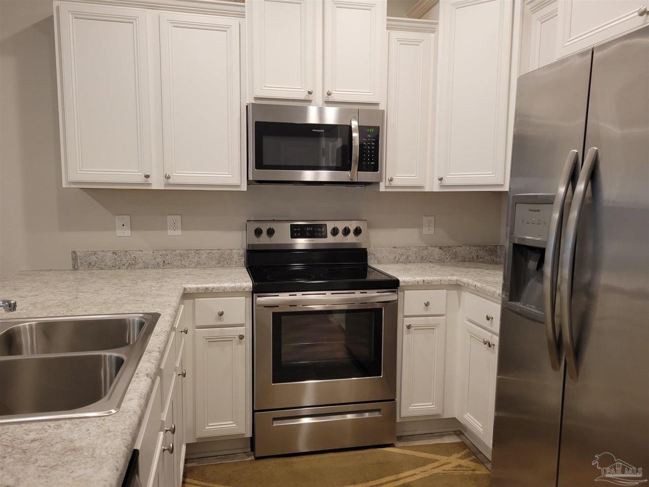 6090 Royal Port Ct - Photo 4 of 10