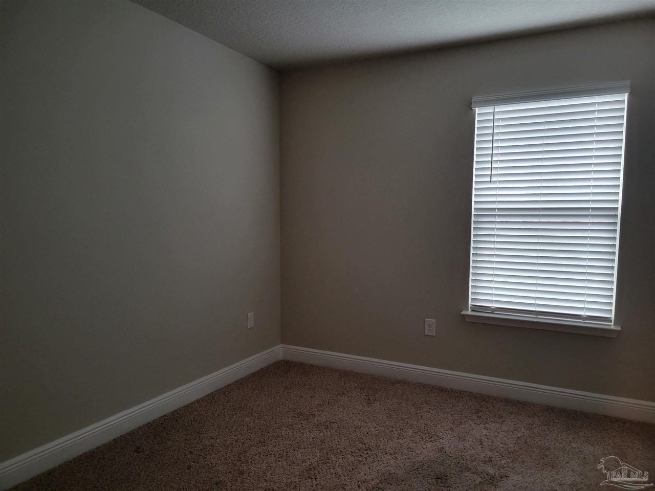 6090 Royal Port Ct - Photo 6 of 10