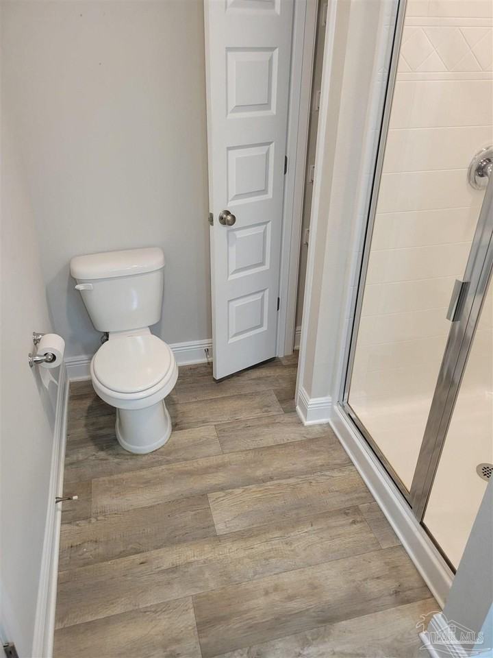 6081 Royal Port Ct - Photo 3 of 9