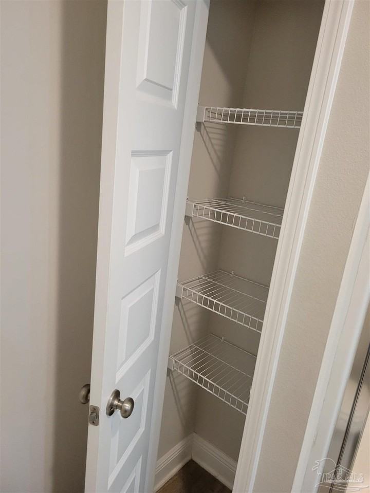 6081 Royal Port Ct - Photo 4 of 9