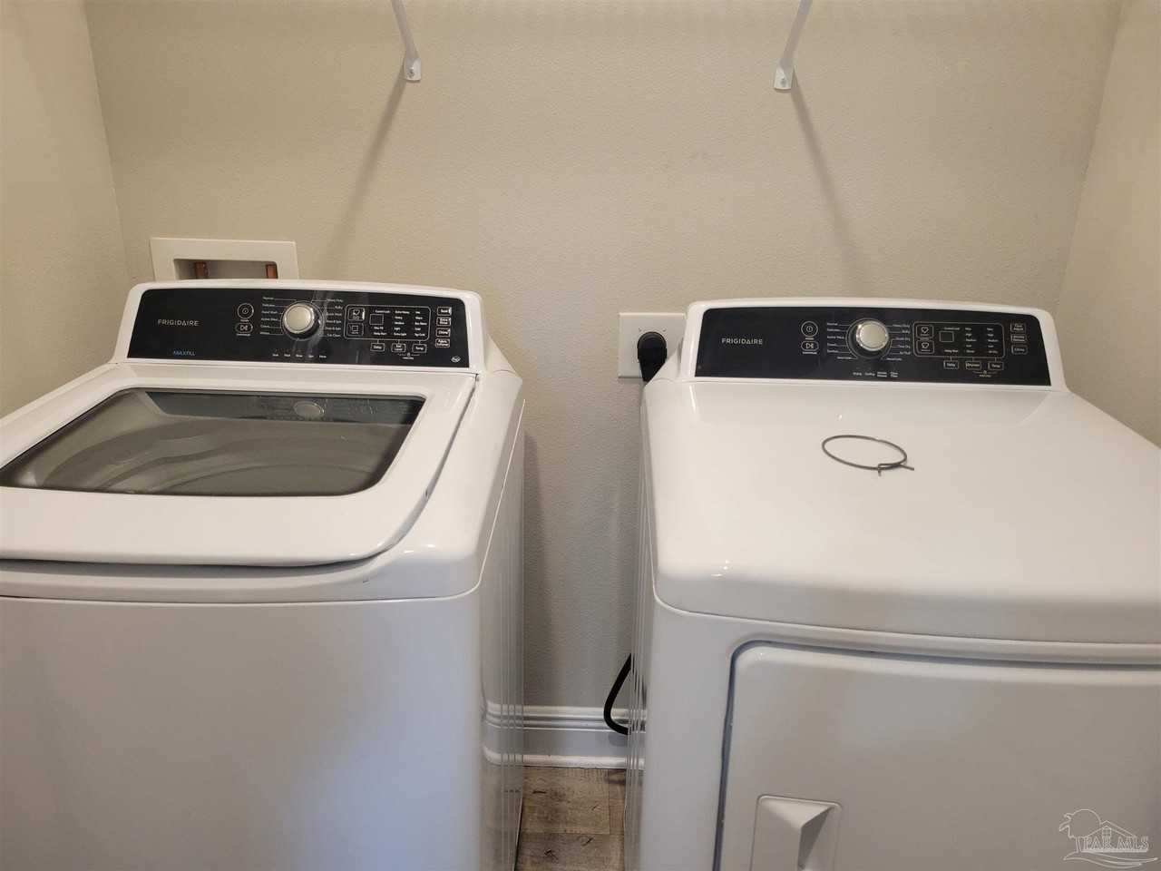 6081 Royal Port Ct - Photo 5 of 9