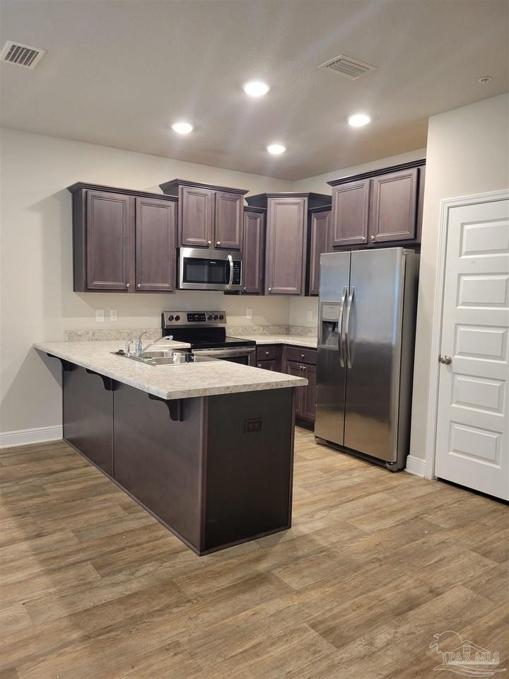 6081 Royal Port Ct - Photo 7 of 9