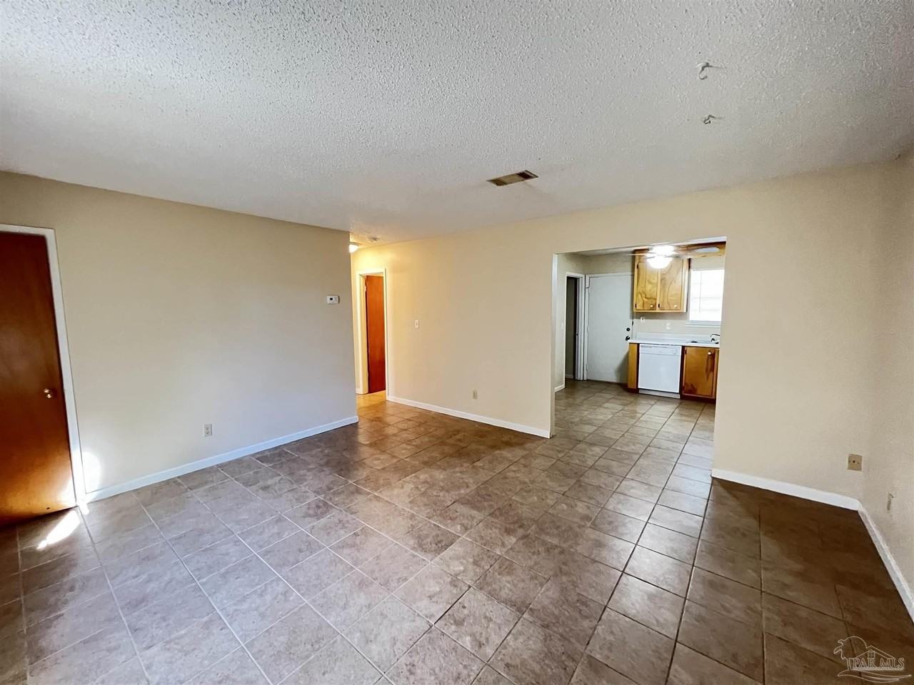 224 Jeffery Ln - Photo 2 of 14