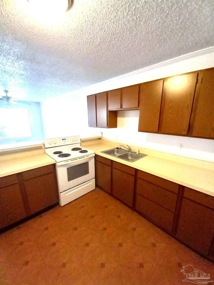 419 N Wentworth St - Photo 3 of 7