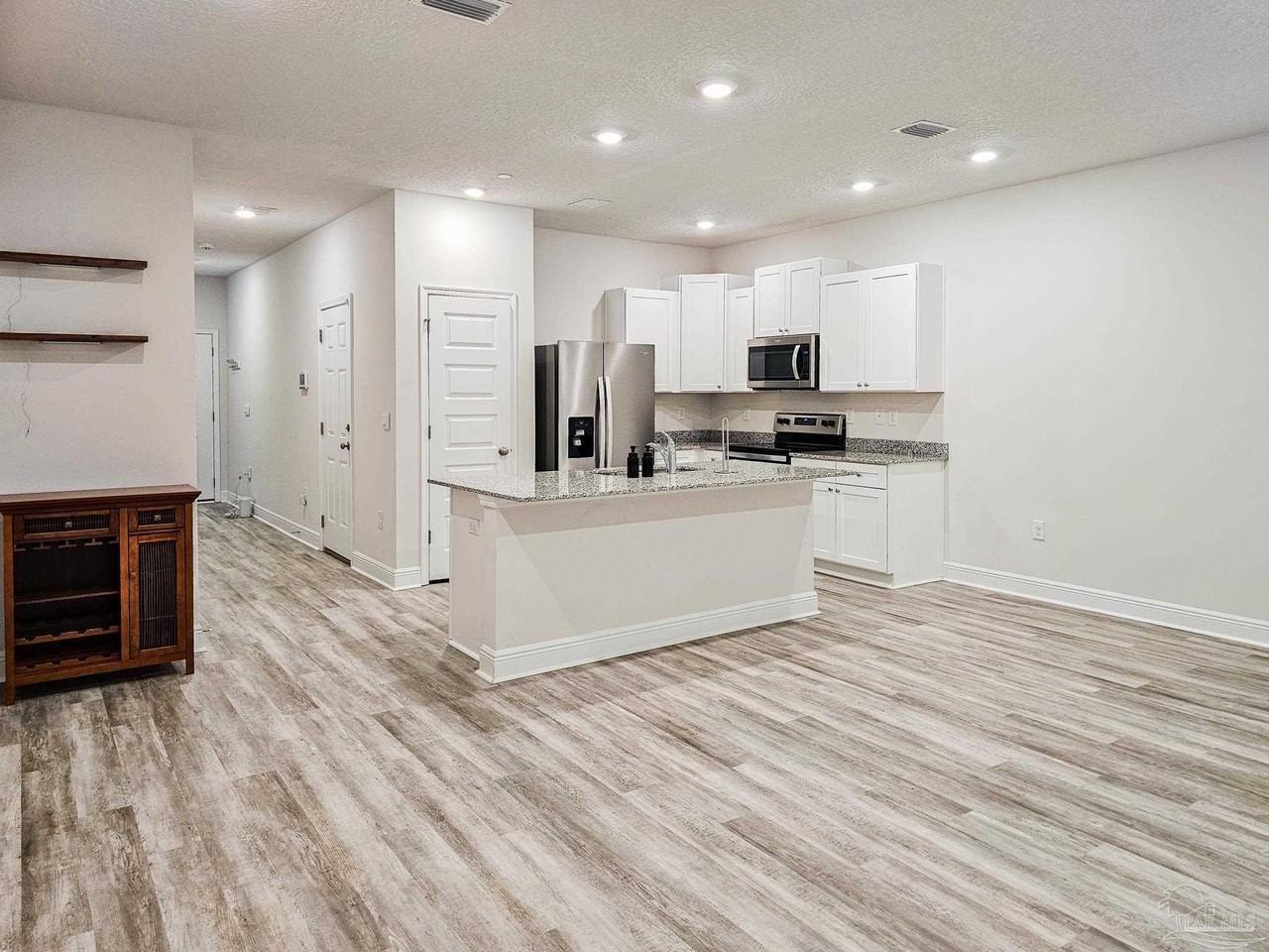 1211 Fairchild Village Dr - Photo 4 of 27